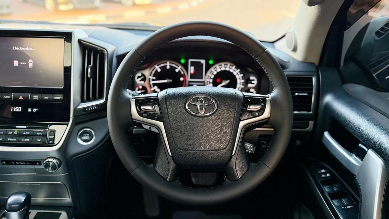 Toyota Land Cruiser 2017 | BULL BAR | PUSH START | SUNROOF | PARKING SENSOR | 4.5L DIESEL ENGINE | POWER SEAT | AT | RHD