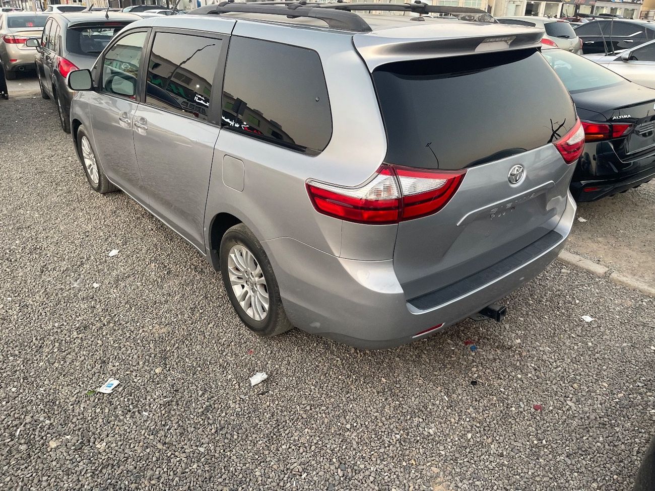 تويوتا سيينا XLE Full Option