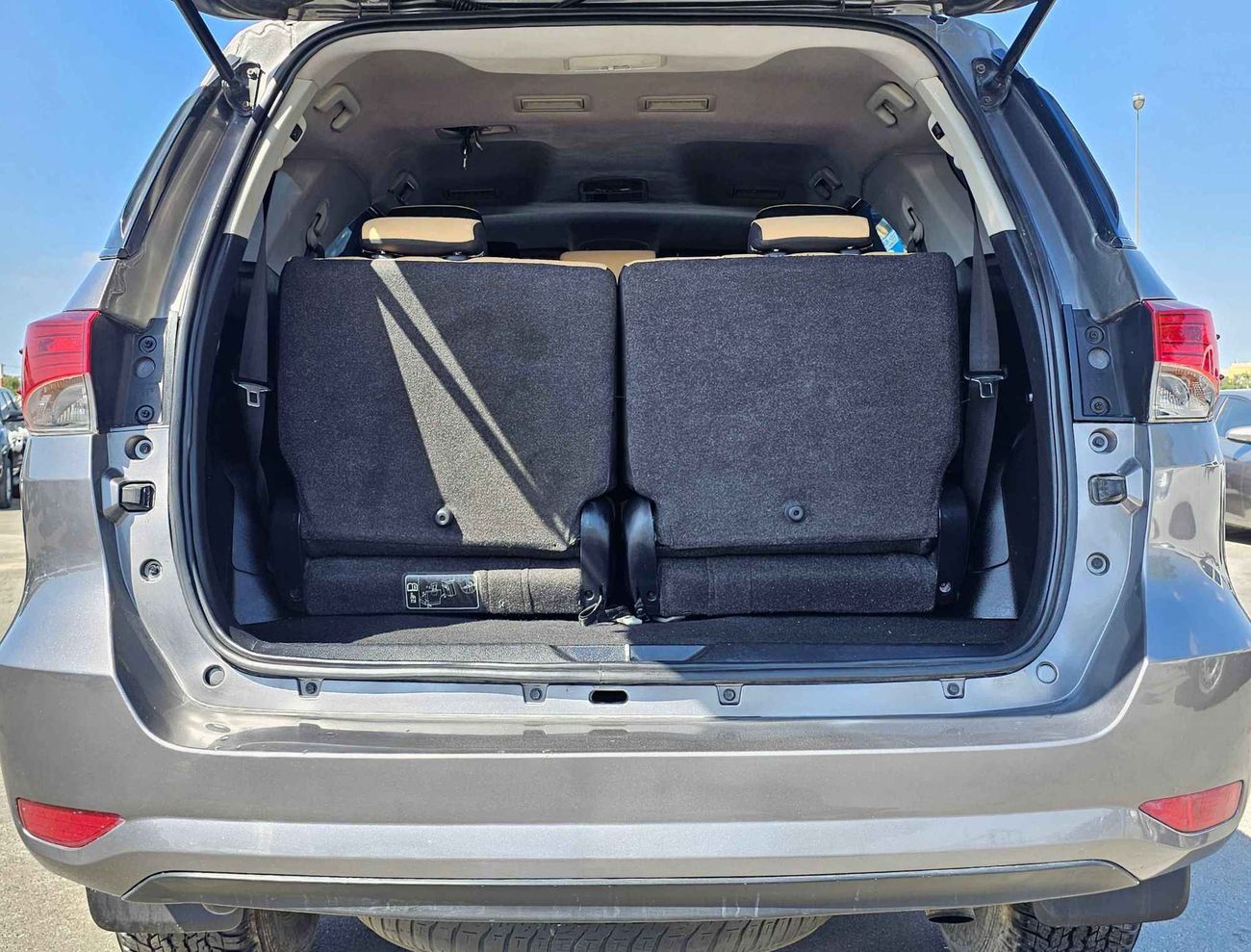 تويوتا فورتونر GXR V6/ 4WD/ DVD REAR CAMERA/ LEATHER SEATS/ HEAD REST TV/ EXPORT ONLY / LOT#78863