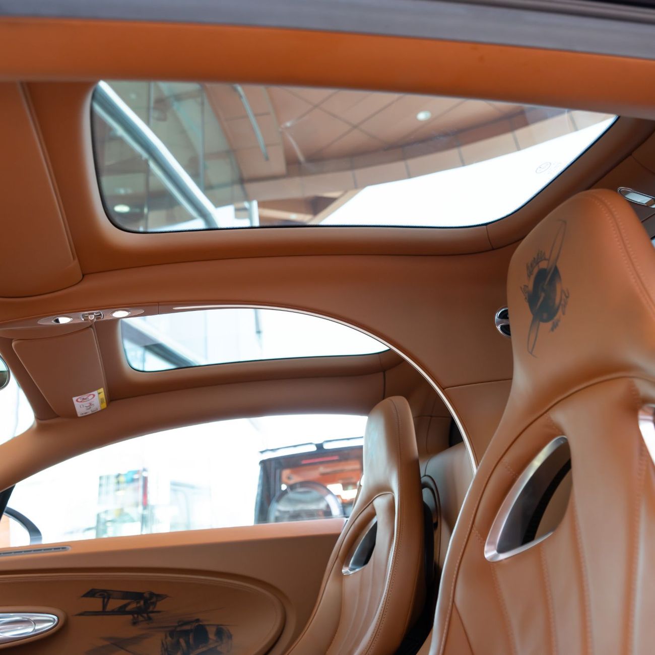 بوغاتي شيرون 2021 BUGATTI CHRION LES LEGANDS DU CIEL ( 1 OF 20 ) DONE 6000KM ( 4 YEARS WARRANTY+ SERVICE )