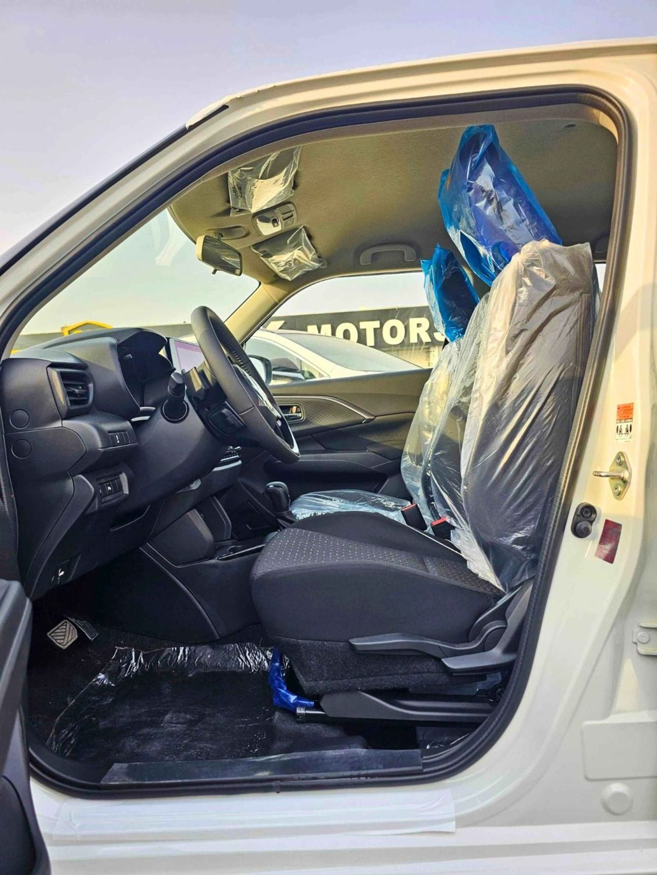 سوزوكي سويفت GLX / 1.2L PETROL A/T / PUSH START / REAR PARKING SENSOR / REAR CAMERA (CODE # GLX)