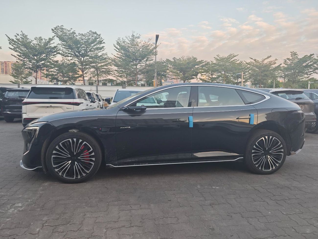 Avatr 12 Modified Max rear-wheel drive extended-range version