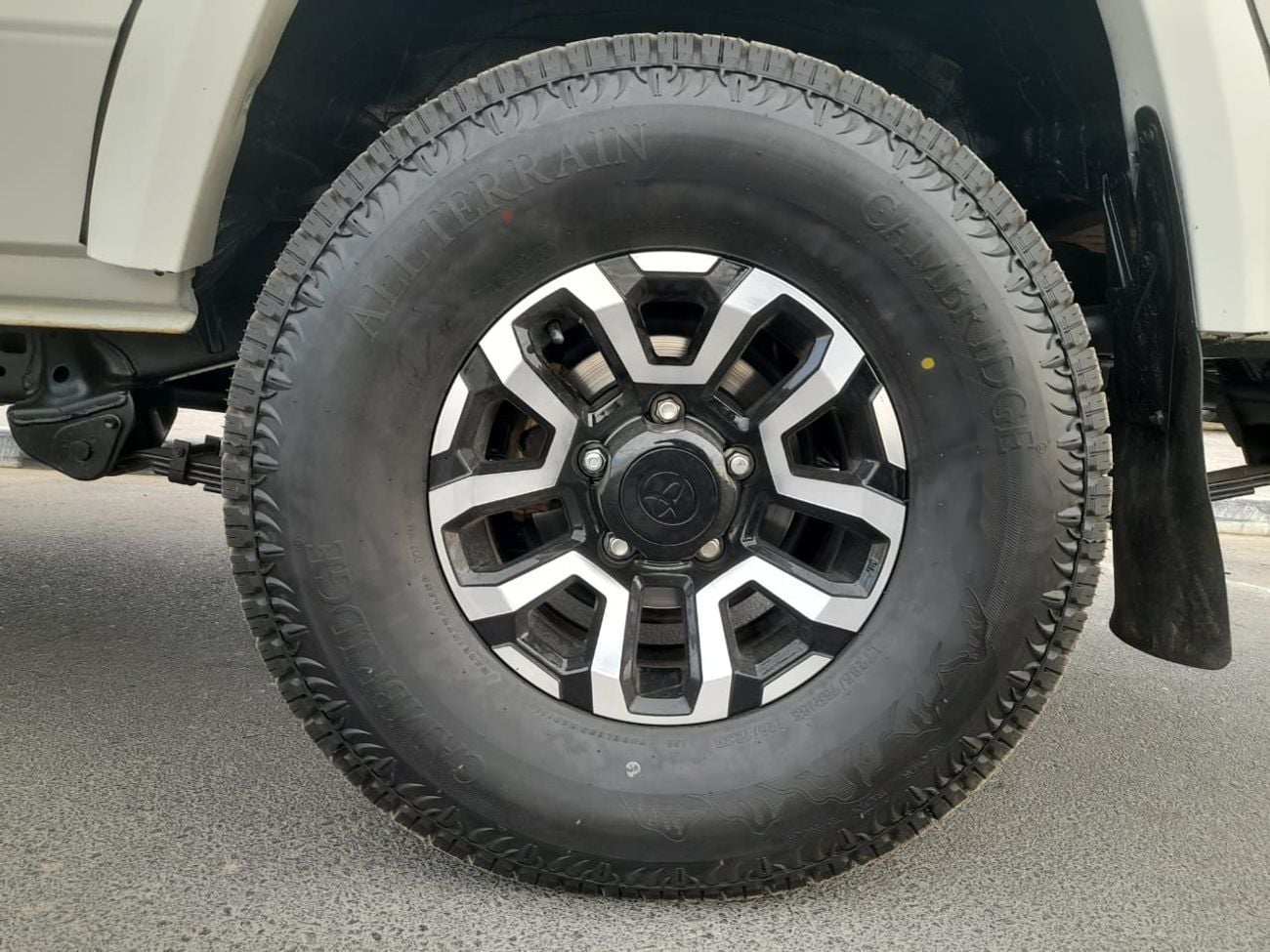 تويوتا لاند كروزر Right-Hand drive 3 door troop carrier V8 1VD diesel manual