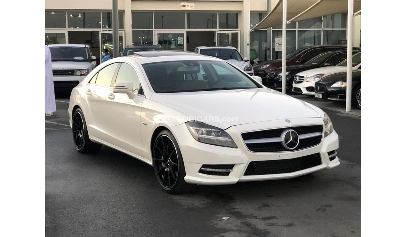 Mercedes-Benz CLS 550 Mercedes benz CLS500 model 2012 GCC car prefect condition full option low mileage sun roof leather