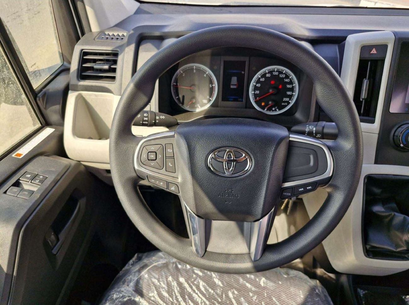 Toyota Hiace 2.8L DSL 13 SEATS HIGHROOF WITH SUNROOF AND DOOR HANDLE SAUDI SPECS