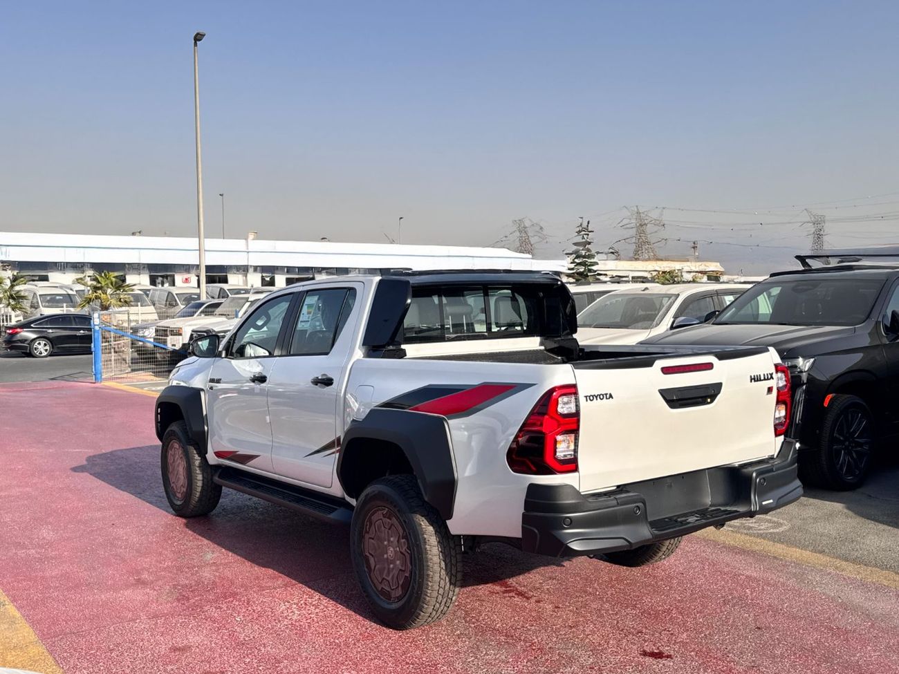 Toyota Hilux 2026 TOYOTA HILUX 4.0L PETROL GRS BSM GCC BRAND NEW 0KM