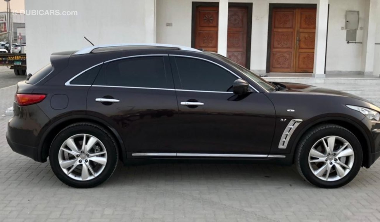 Infiniti QX70 Excellence