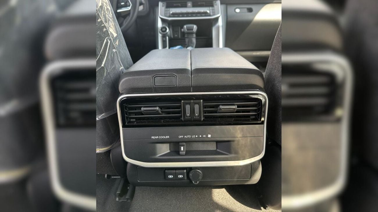 Toyota Land Cruiser GX-R . 3.5L . Petrol . V6 . 4WD . 7 Seater . 4 Door