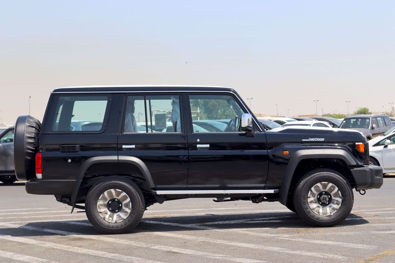 Toyota Land Cruiser 70 LC 76 | LX | 4.0L | V6 Automatic | GCC Specification
