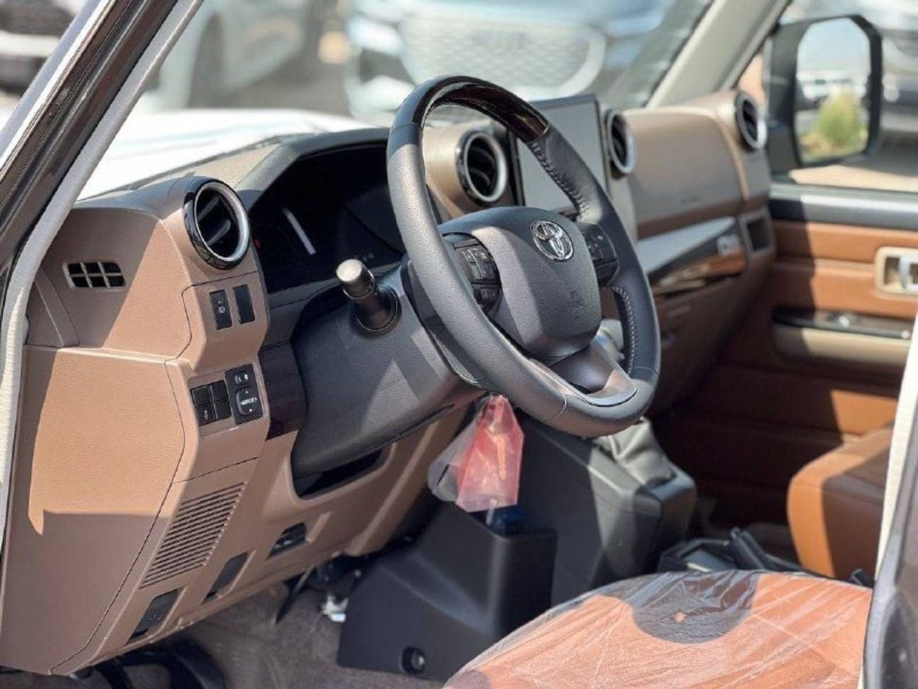 تويوتا لاند كروزر 70 LC76 2.8L TURBO DSL A/T // 2025 // FULL OPTION WITH RADAR , DIFF LOCK , DVD & BACK CAMERA // SPECIAL