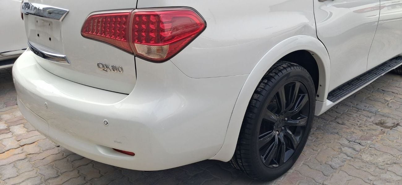 Infiniti QX80 Black Edition 8 5.6L