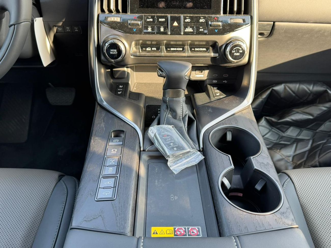 Lexus LX 600 LEXUS LX600 OVERTRAIL 3.5L 2025