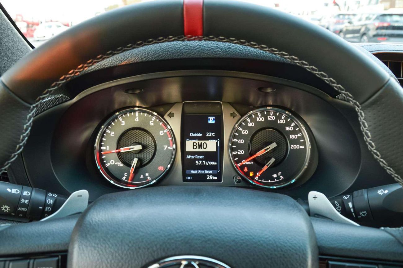 تويوتا هيلوكس GR Sport 4.0L