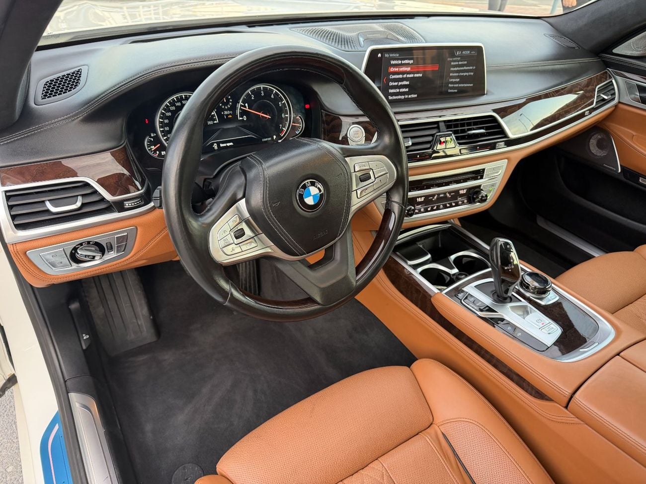 بي أم دبليو 750Li xDrive Executive 4.4L