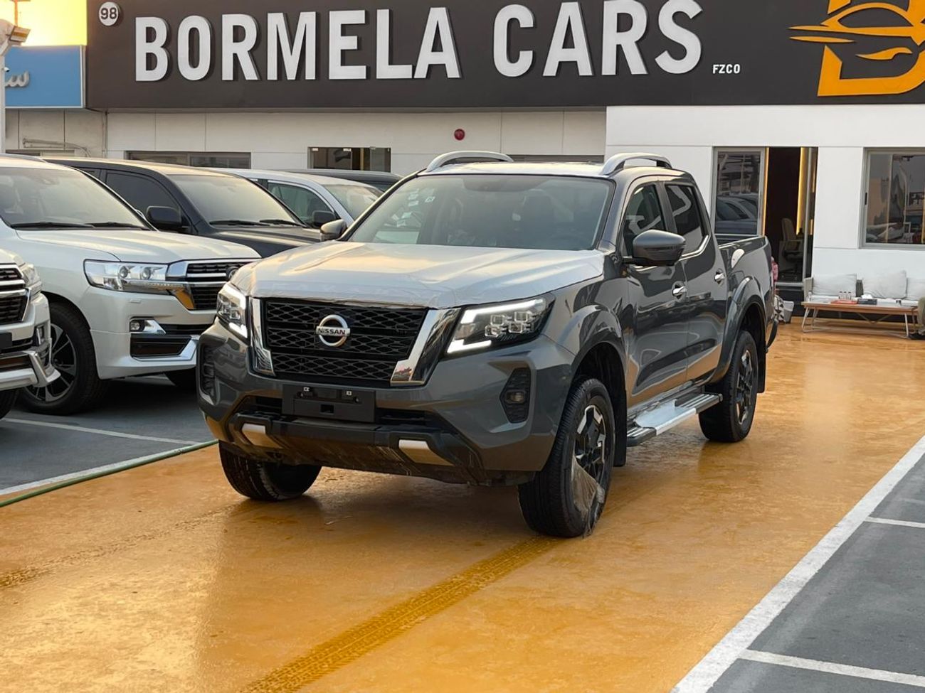 Nissan Navara G 2.5L 4WD M/T Nissan Navara Double Cab  2.5L Petrol 4WD 5 Seater MT