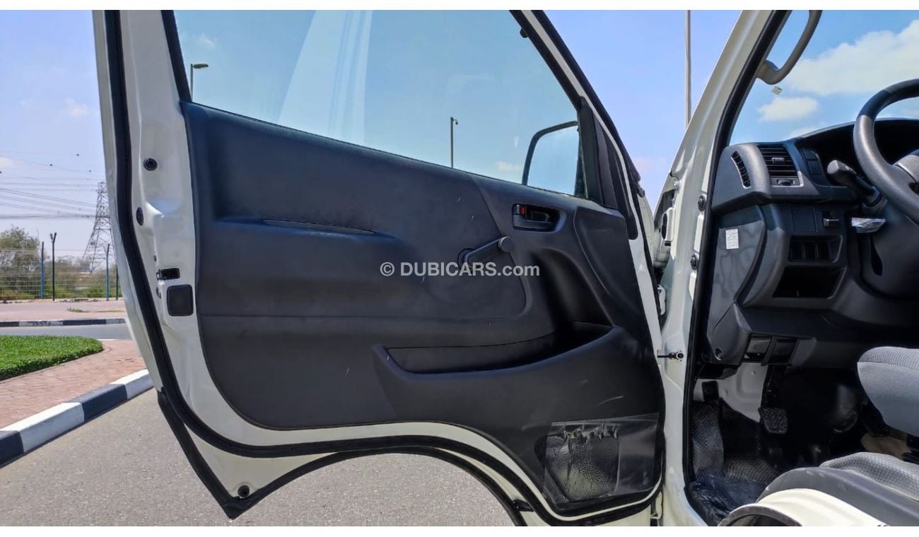 تويوتا هاياس فان