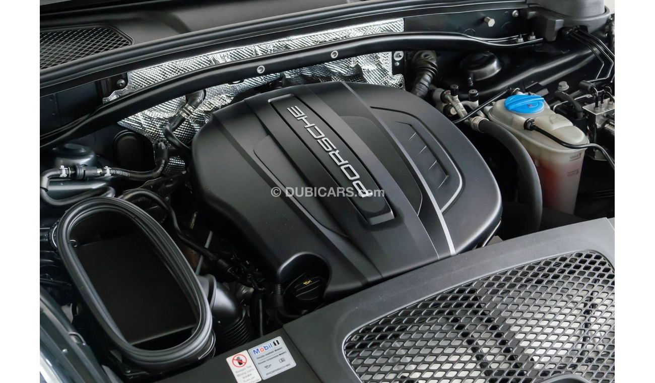 Porsche Macan Std 2018 Porsche Macan / Full Porsche Service History / 2 Years Alex Renner Motors Service Pack