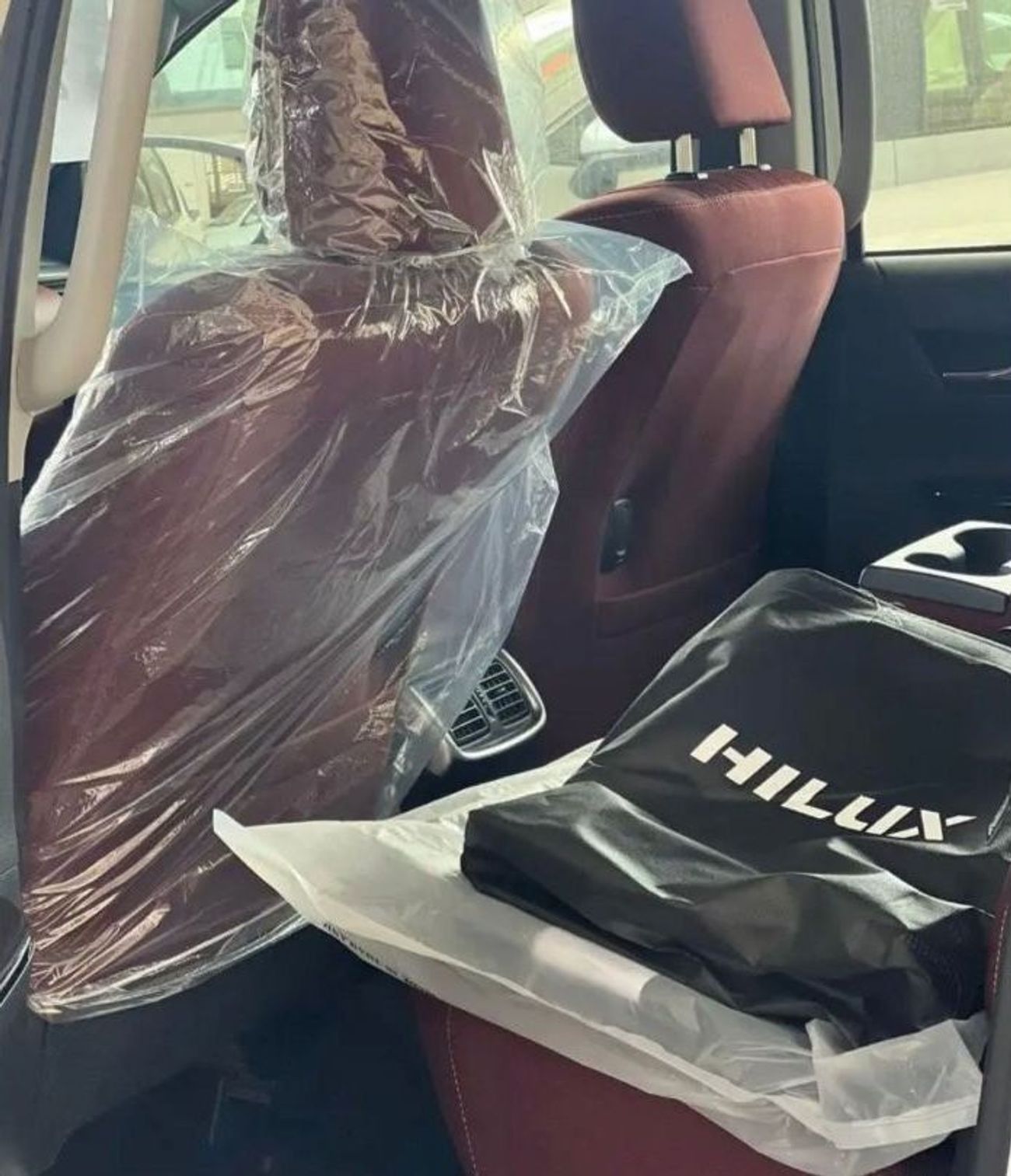 تويوتا هيلوكس 2024 تويوتا هايلكس 2400cc D4DT SR5 ديزل أوتوماتيكي 4X4 كابينة مزدوجة صفر كيلومتر كاميرا AC رقمية خيا