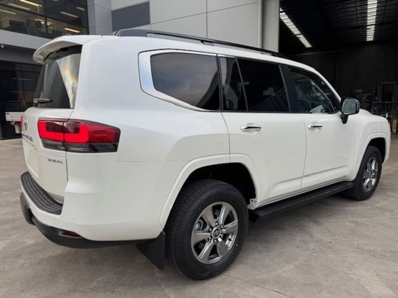 Toyota Land Cruiser IN TRANSIT - 3.3L SAHARA 7 SEATER
