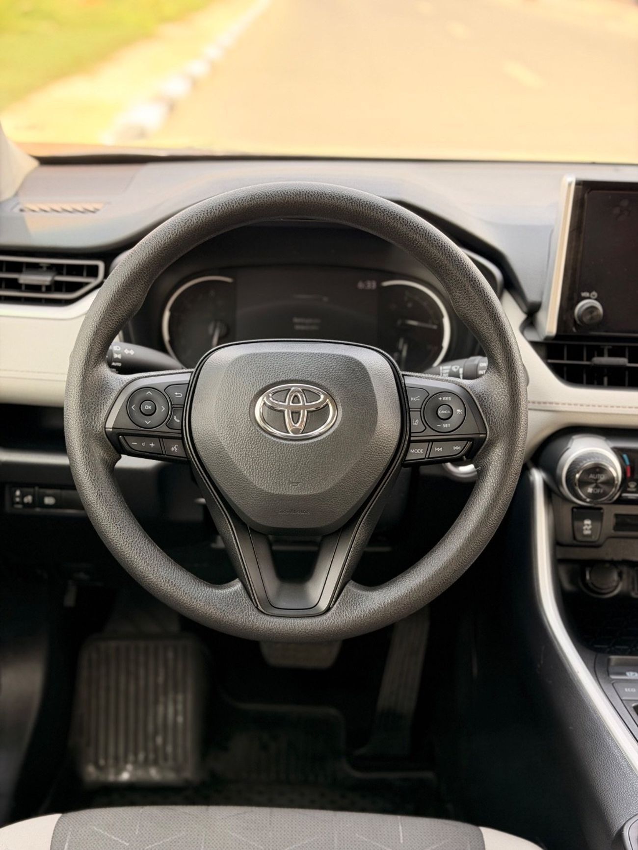 تويوتا راف ٤ XLE 2.5 L push start 2025 full option