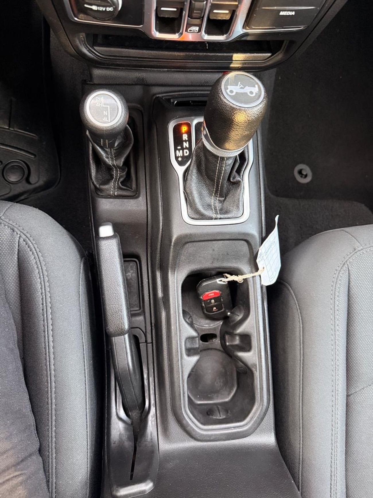 Jeep Wrangler Unlimited Sahara 2.0L A/T