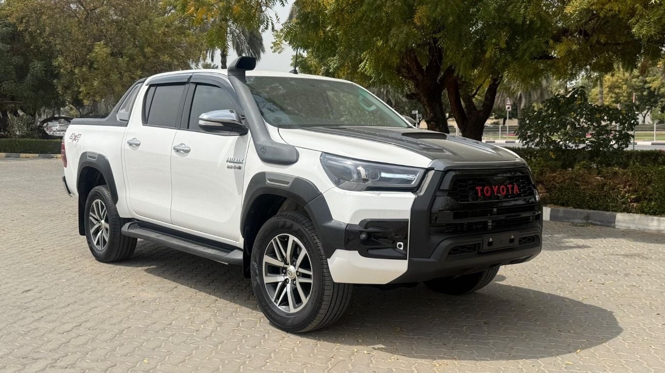 تويوتا هيلوكس SR5