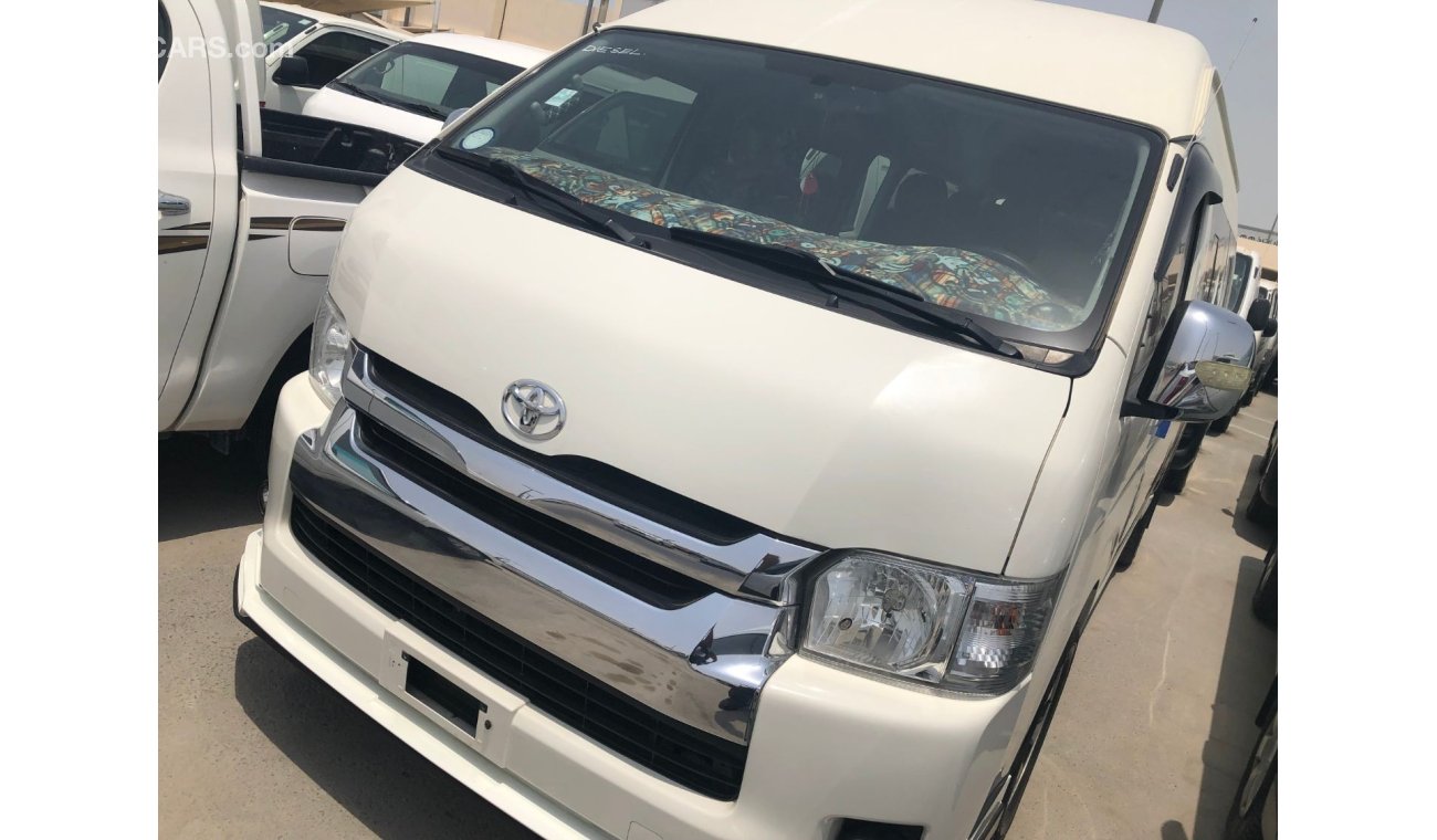 Toyota Hiace Toyota Hiace Highroof bus 15 seater Diesel,Model:2015. Excellent condition