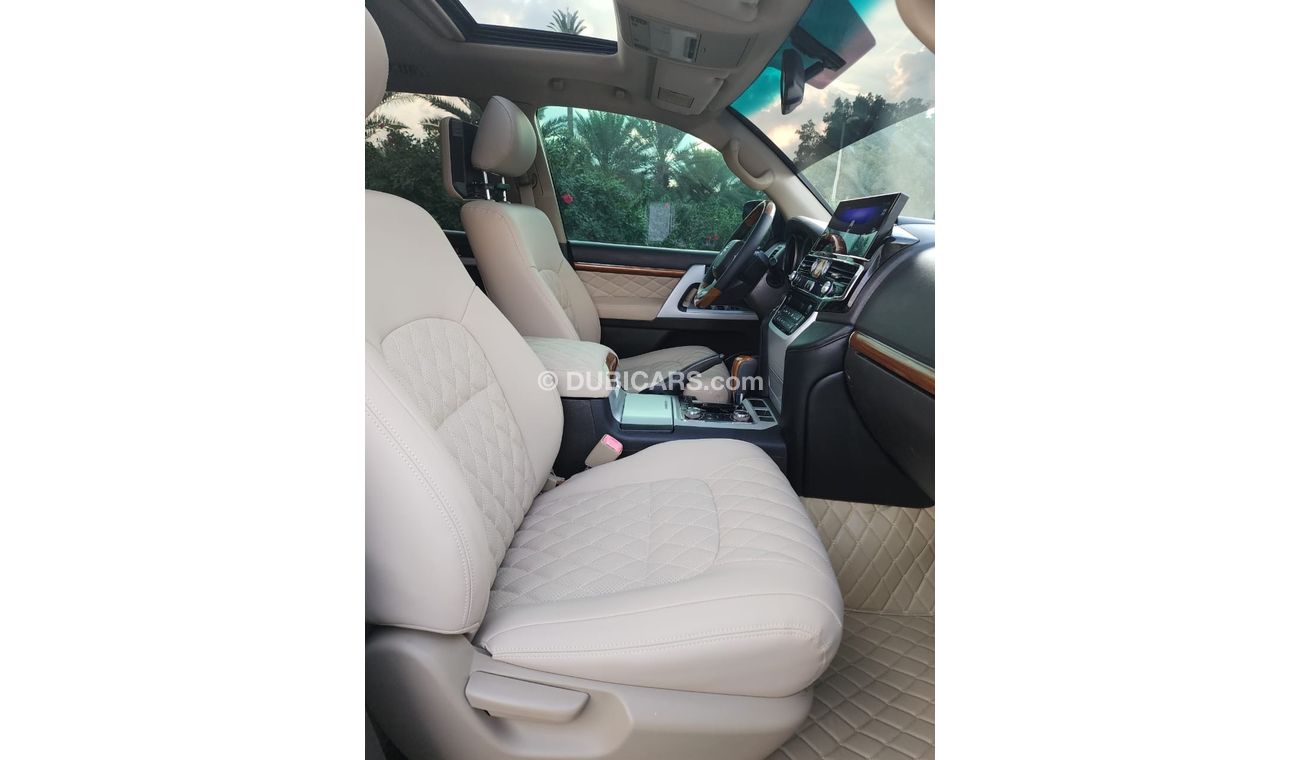 تويوتا لاند كروزر Facelifted