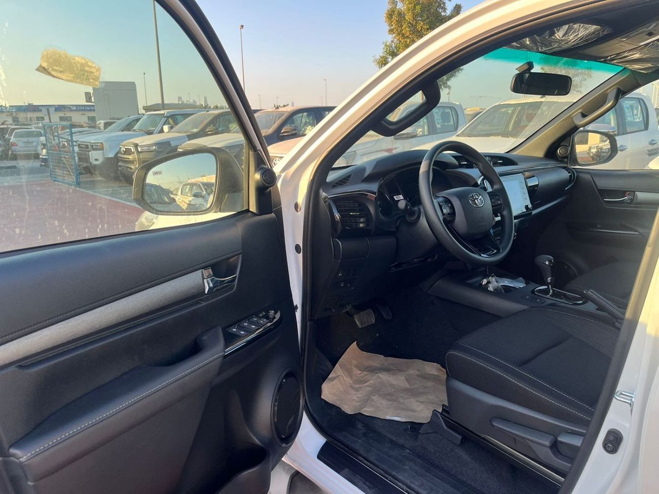 Toyota Hilux TOYOTA HILUX 4.0 ADVENTURE WHITE 2025 OMAN SPEC