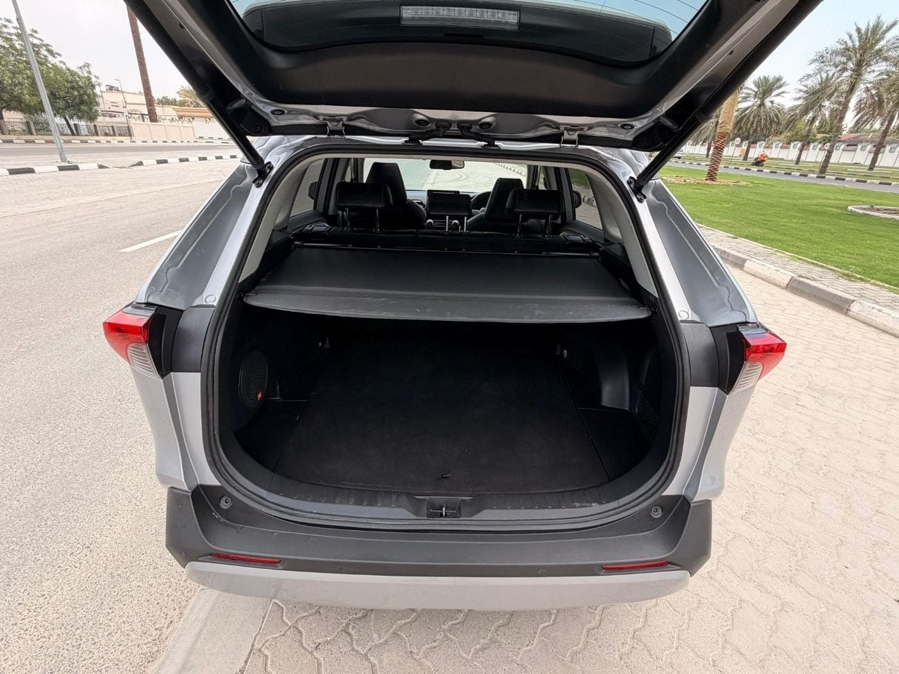 Toyota RAV4 LTD HEV Cruiser