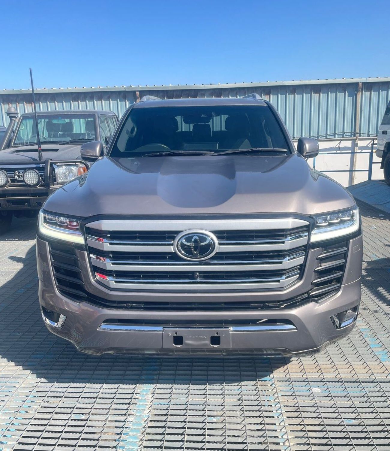 تويوتا لاند كروزر DIESEL 3,346 LITER ,RIGHT HAND DRIVE ONLY FOR EXPORT AVAILABLE