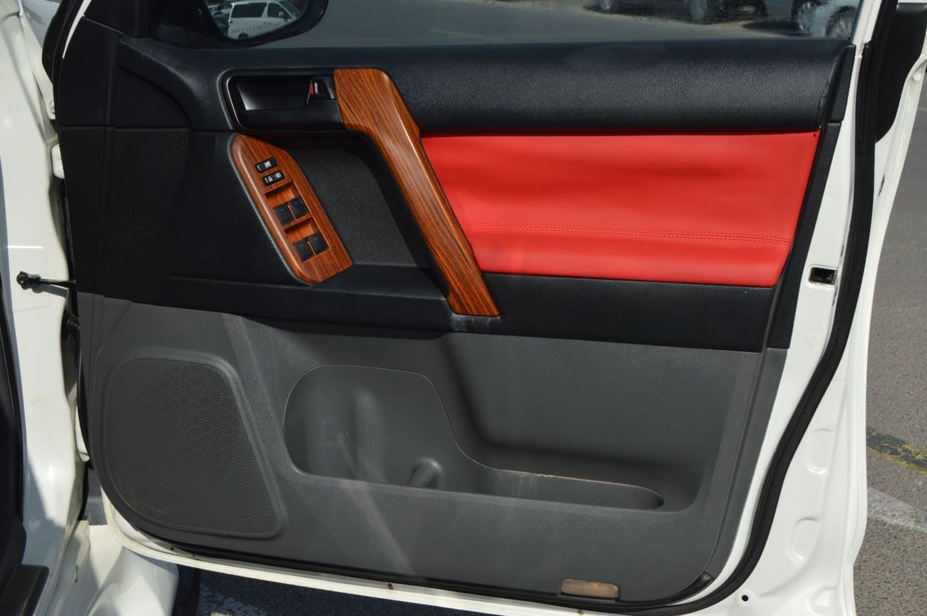 Toyota Prado *Land cruiser Prado*   Right Hand Drive Model: *2011* Push button start,  Engine: V4