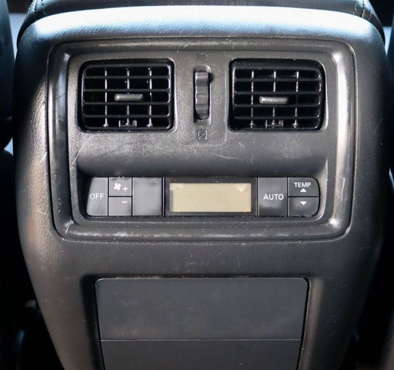 Nissan Pathfinder SV 3.5L (271 HP) nissan pathfinder 2013 American in excellent condition