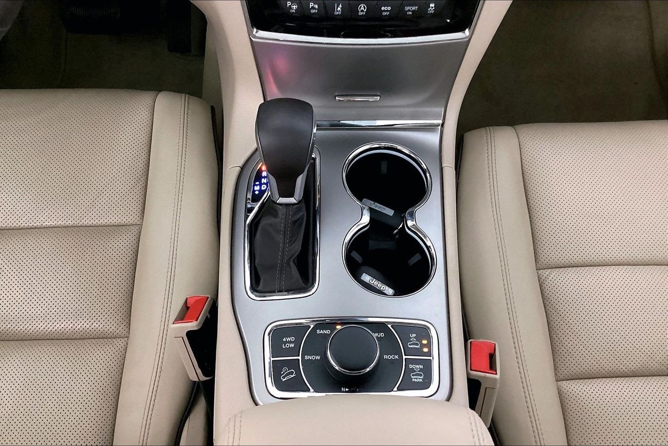 جيب جراند شيروكي Overland | National Day Celebration | شامل الضمان | 0 ﺪﻔﻋﺓ ﺃﻮﻟﻯ