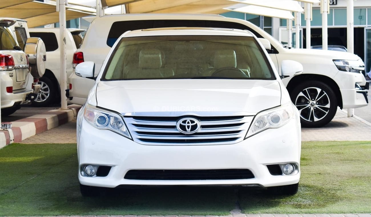 Used Toyota Avalon Limited 2011 for sale in Sharjah 569566