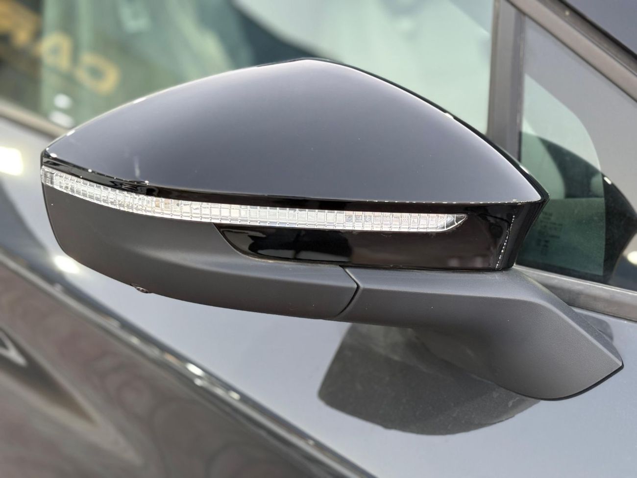 فولكس واجن ID.Unyx ELECTRIC 5 SEATS FULL OPTION