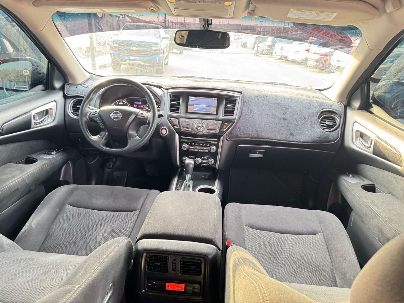 Nissan Pathfinder SV 3.5L (271 HP) In excellent condition and requires no expenses