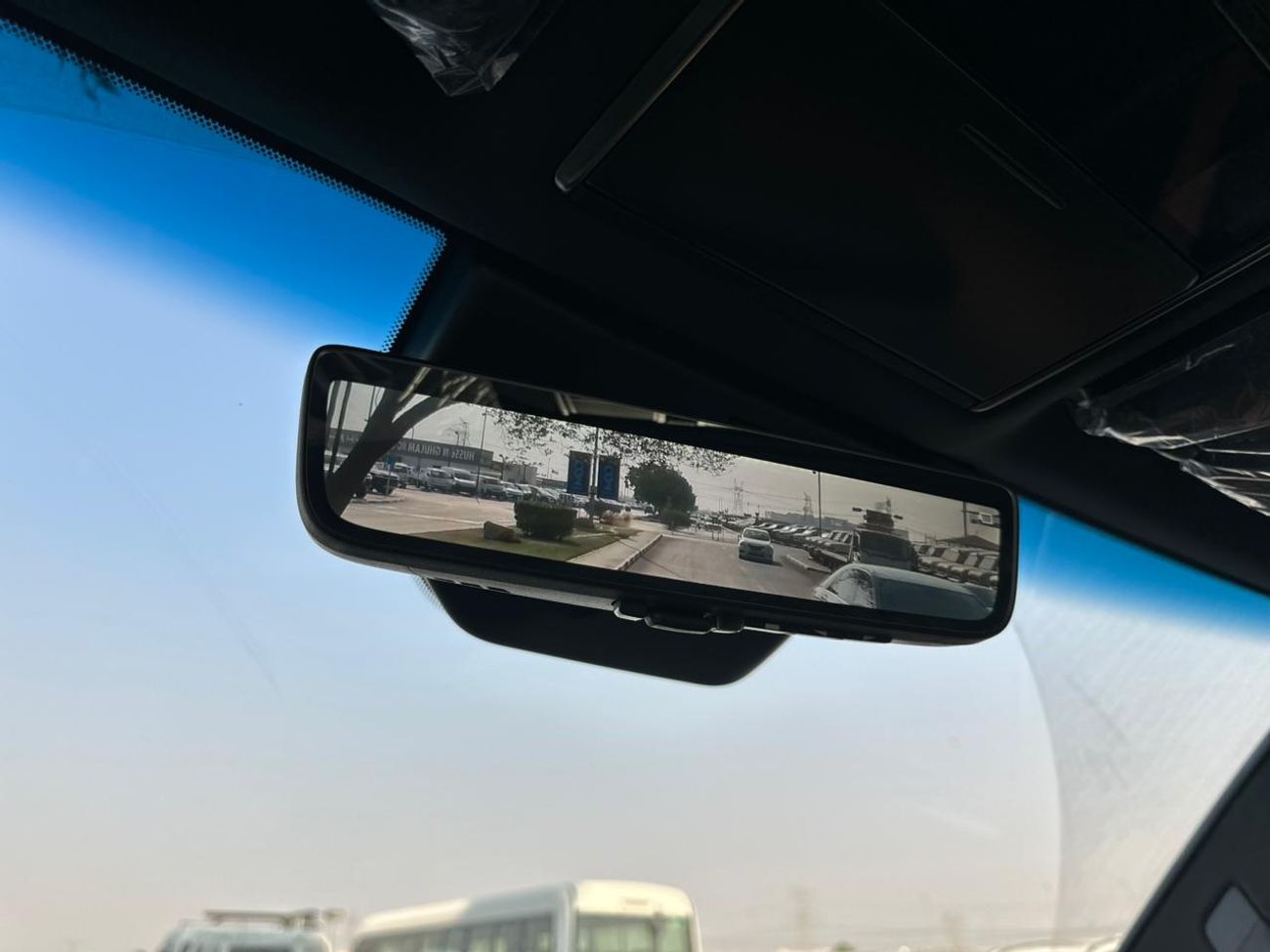 لكزس LX 700h Signature