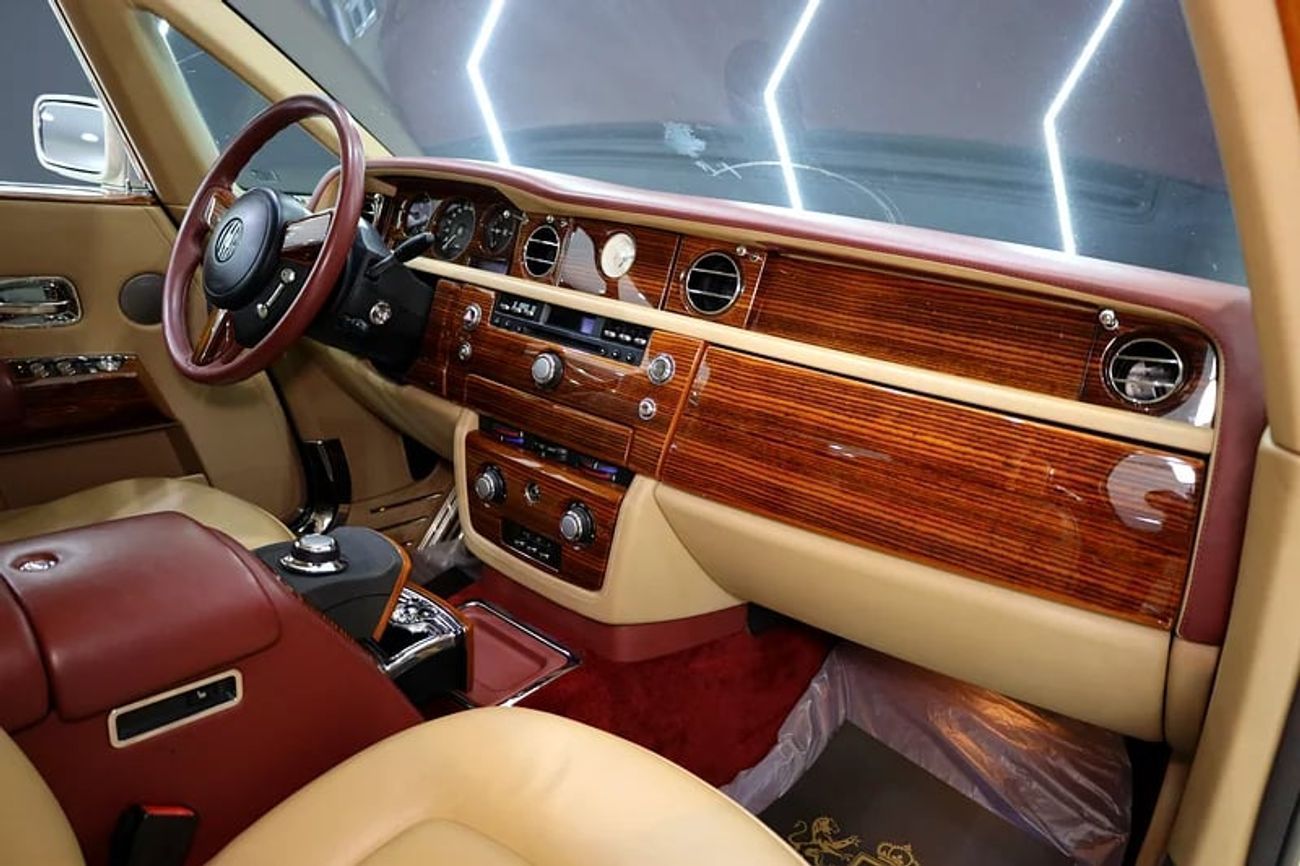 رولز رويس فانتوم Original Brushed Steel Bonnet, Starlight Headliner, GCC Specs!!