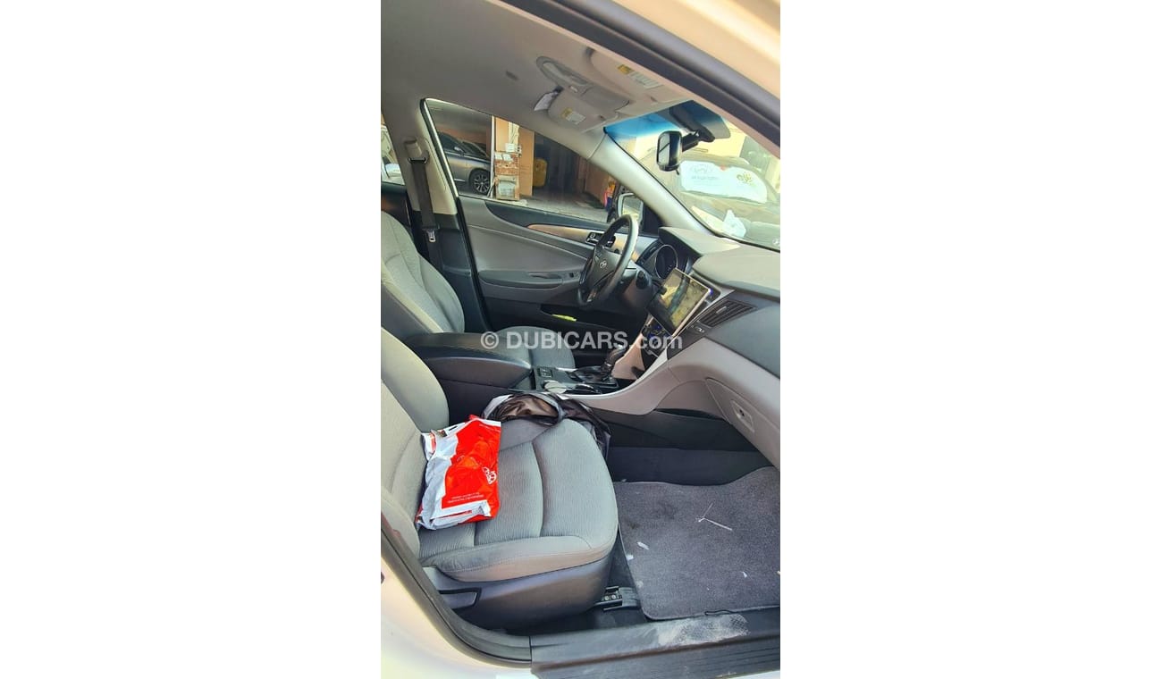Hyundai Sonata HYUNDAI SONATA HYBRID 2013  NO DEFECTS  CLEAN CAR