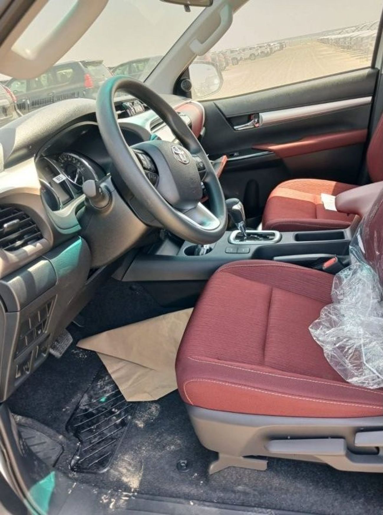 تويوتا هيلوكس TOYOTA HILUX 2.7 PETROL GCC WITH PUSH START AUTOMATIC MODEL 2024 FULL OPTION