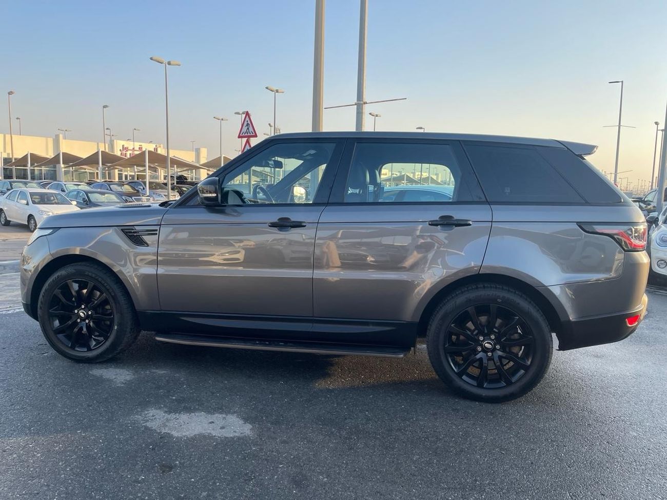 Land Rover Range Rover Range Rover 7 seats SE_GCC_2015_Excellent Condition _Full option