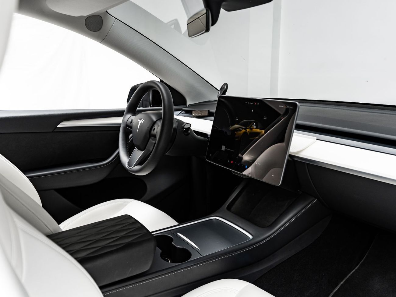 Tesla Model Y Performance (AWD) 2024 Tesla Model Y Performance, 75kWH, 4WD, 527bhp, 1 Speed Auto