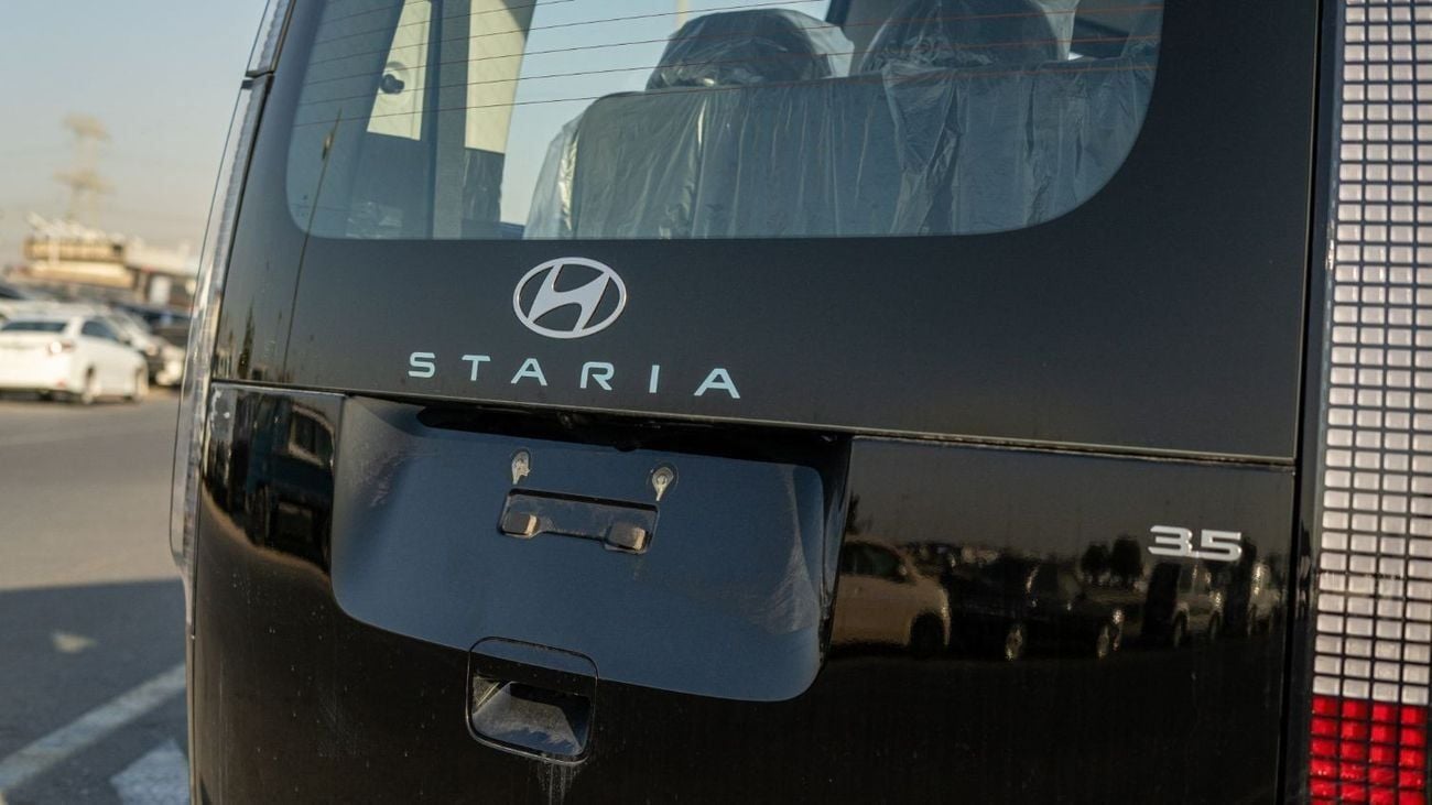Hyundai Staria COMFORT Premium 11-Seater Mid Option Panoramic Roof 2025YM