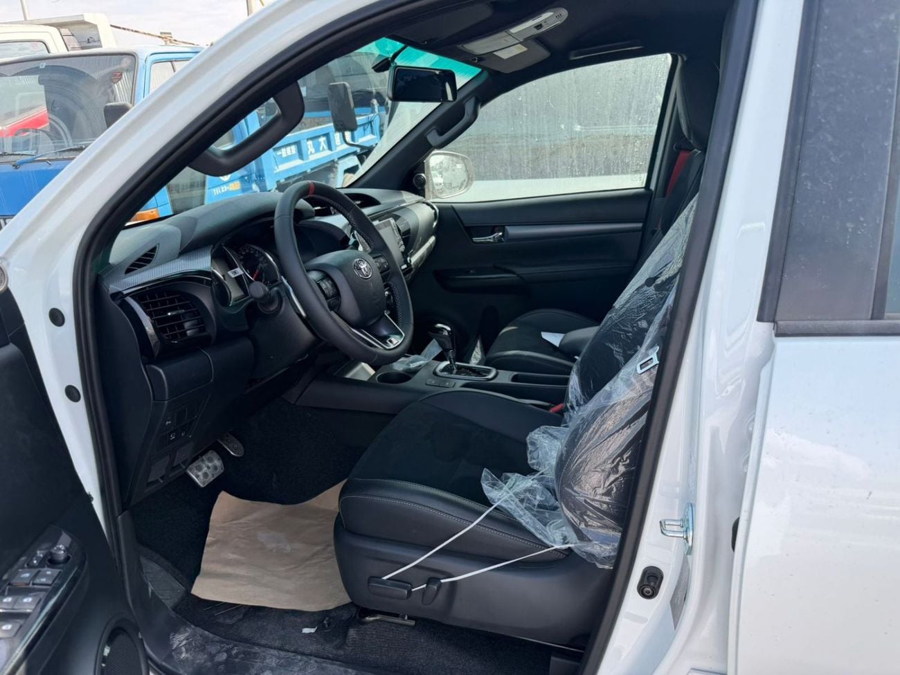 تويوتا هيلوكس Hilux GR 4.0 2025 full Oman specs