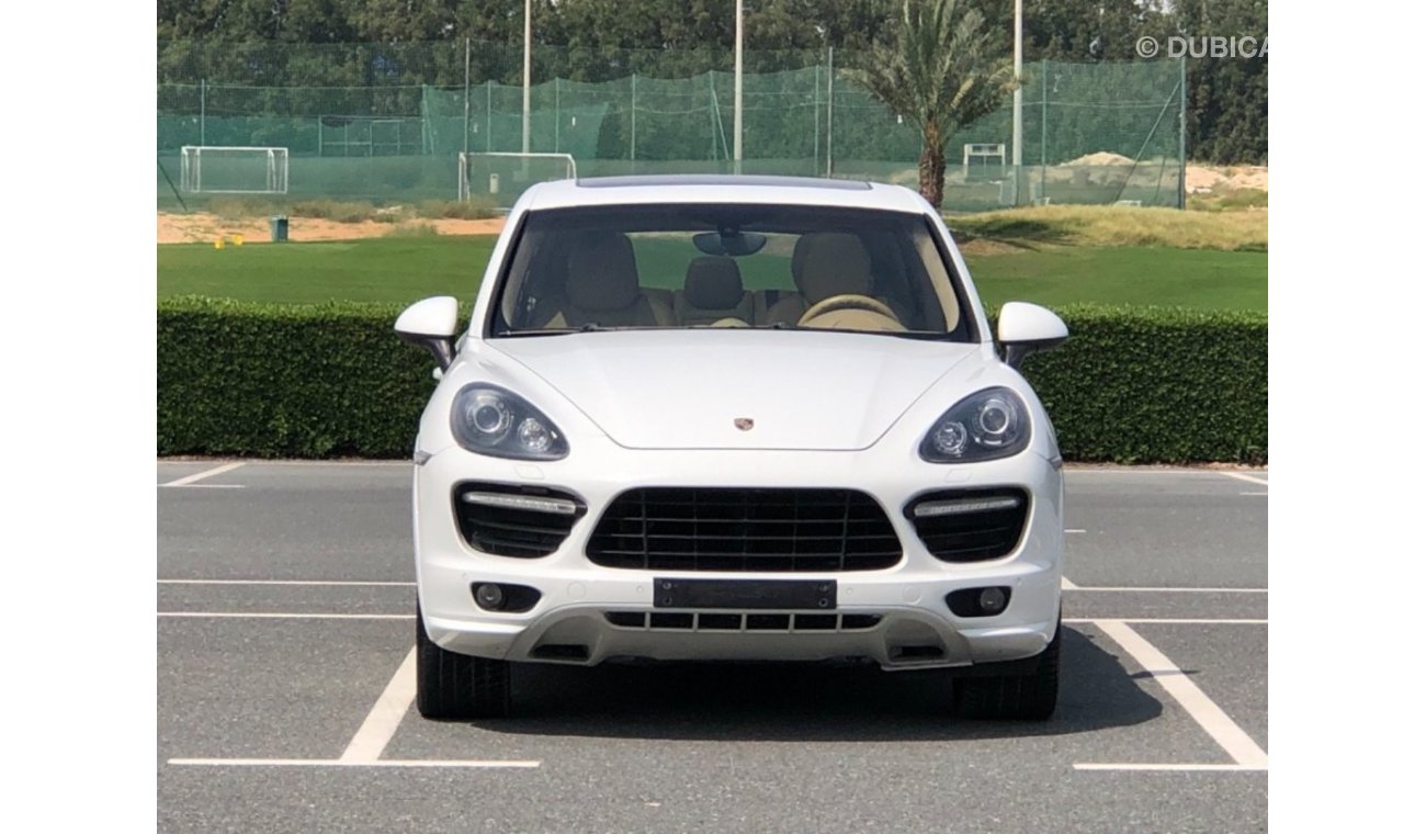 Porsche Cayenne MODEL 2013 GCC CAR PERFECT CONDITION INSIDE AND OUTSIDE