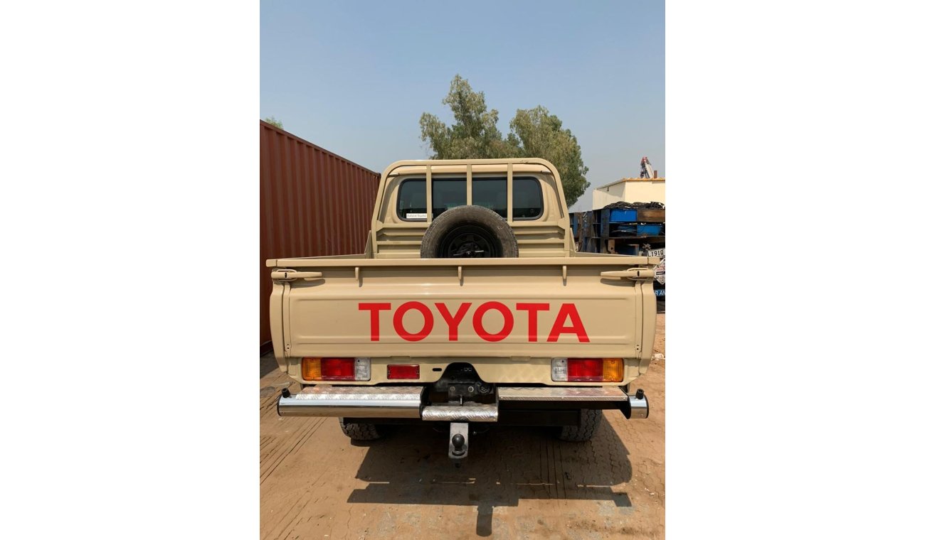 Toyota Land Cruiser Pick Up Clean car full option