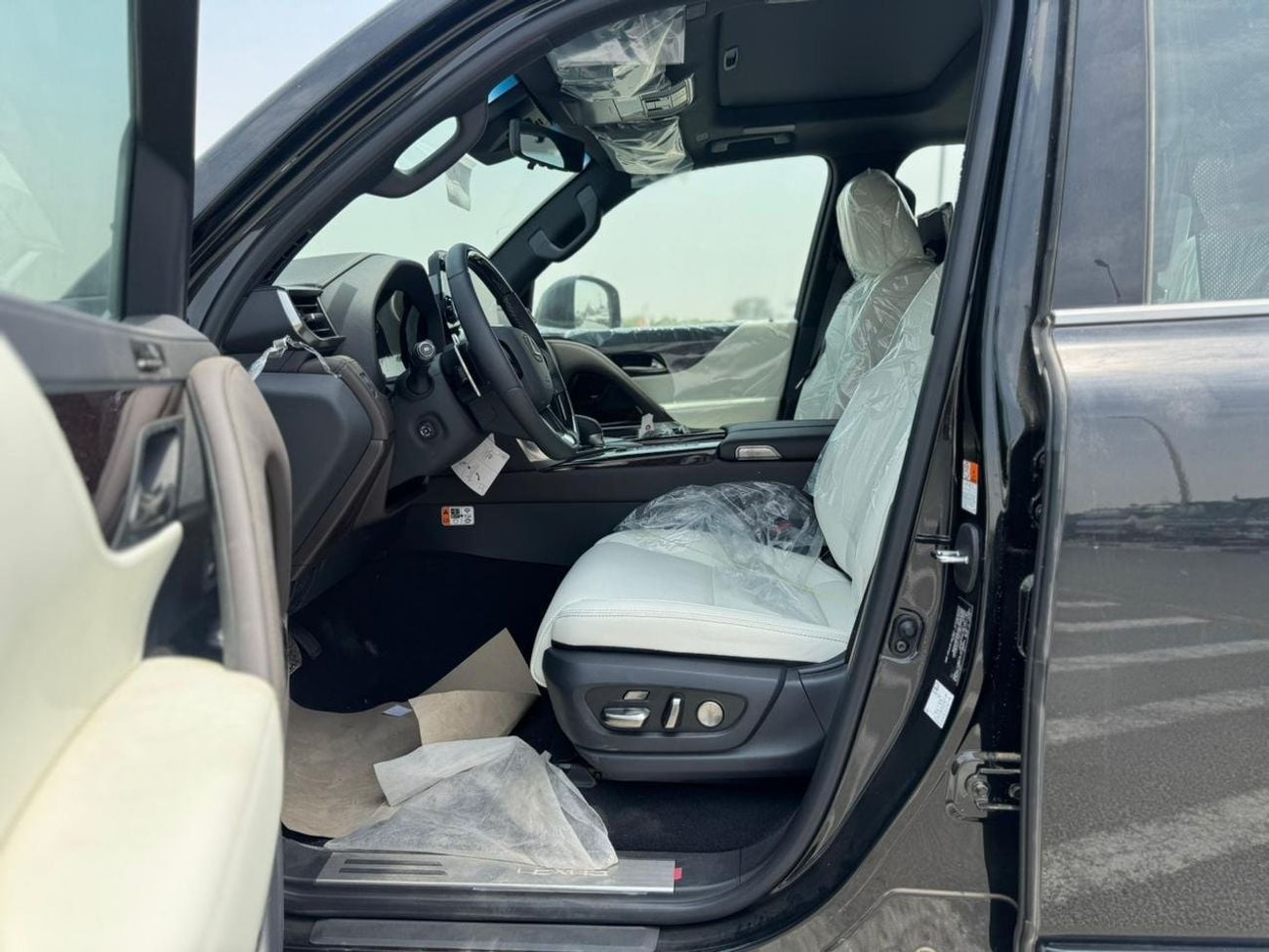 لكزس LX 700h SIGNATURE