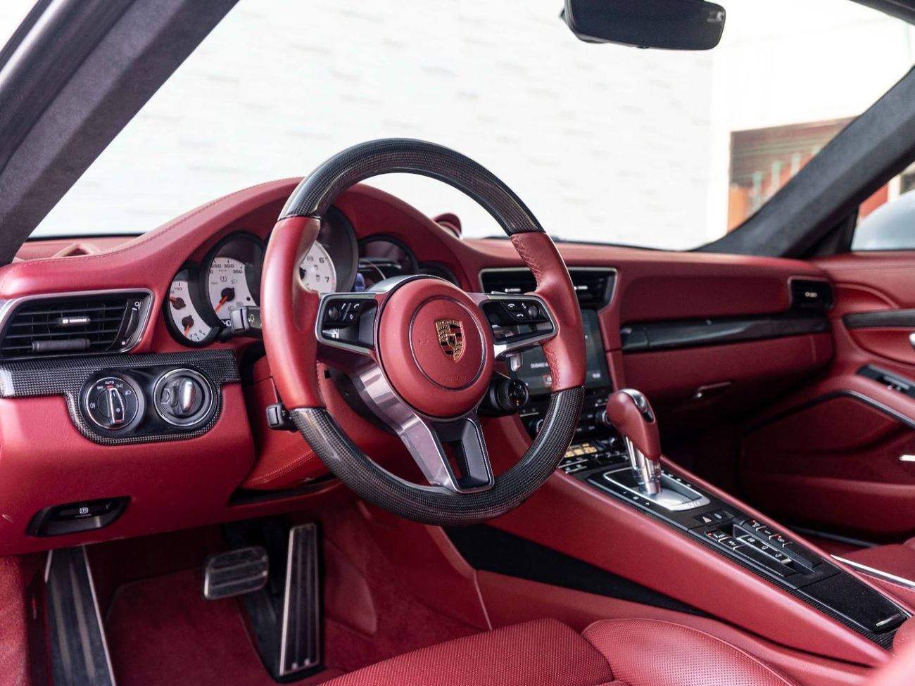 Porsche 911 Turbo S 3.8L (530 HP) Coupe