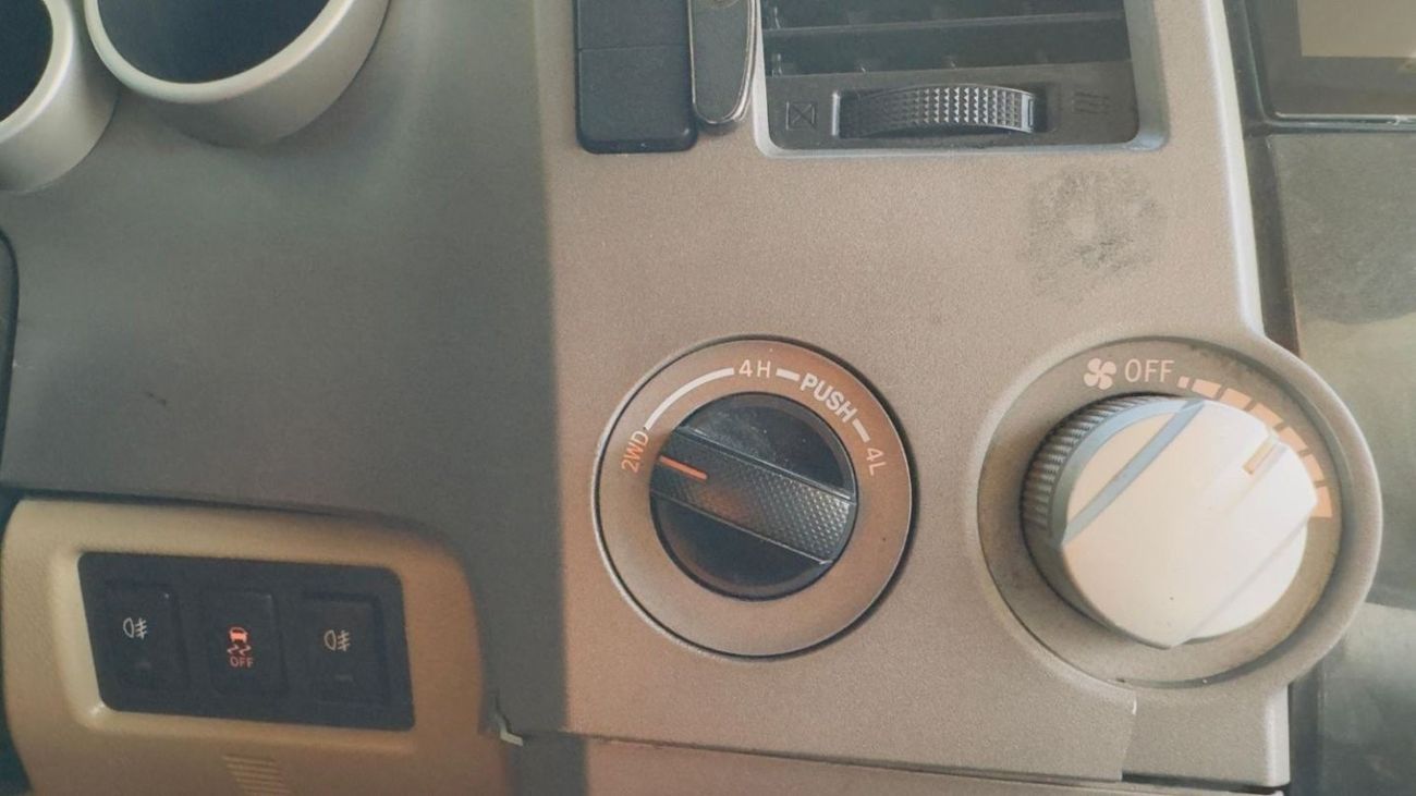 Toyota Tundra DOUBLE CABIN | AFTER MARKET MODIFIED | 4.6L PETROL ENGINE | LHD | 2012 | ROOF MOUNTED FUEL CANS